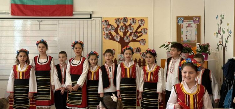 “Баба Марта бързала, мартенички вързала…” “Баба Марта бързала, мартенички вързала…”